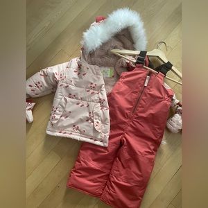 Sold / 18 months snowsuit for girl